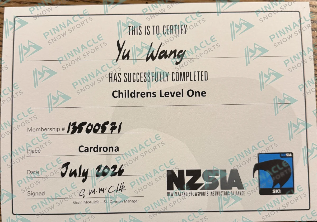 Youkie 的NZSIA兒童雙板一級證明文件，由 NZSIA 發出，Pinnacle Snowsports 浮水印預覽圖