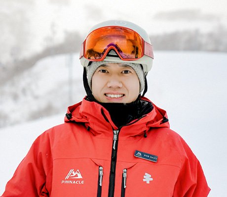思思——CSIA考官滑雪教練｜北海道二世谷